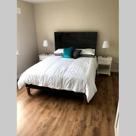 Stylish 3 Bed Apartment With Lough Atalia Views Galway Bagian luar foto