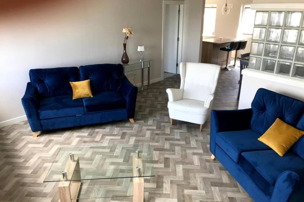 Stylish 3 Bed Apartment With Lough Atalia Views Galway Bagian luar foto