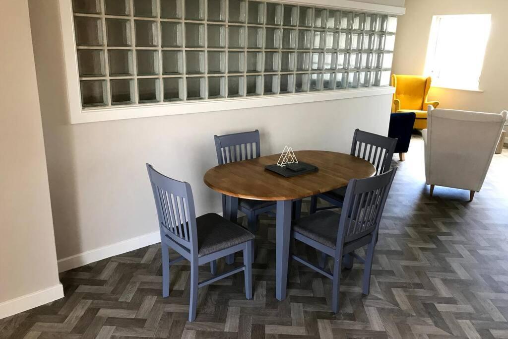 Stylish 3 Bed Apartment With Lough Atalia Views Galway Bagian luar foto