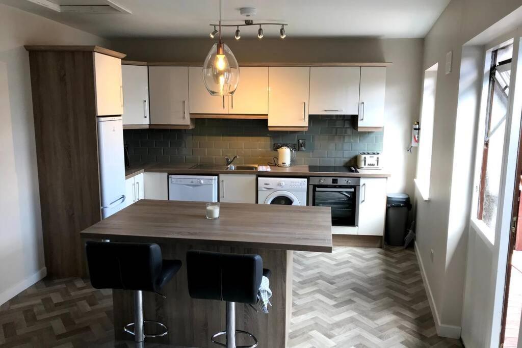 Stylish 3 Bed Apartment With Lough Atalia Views Galway Bagian luar foto