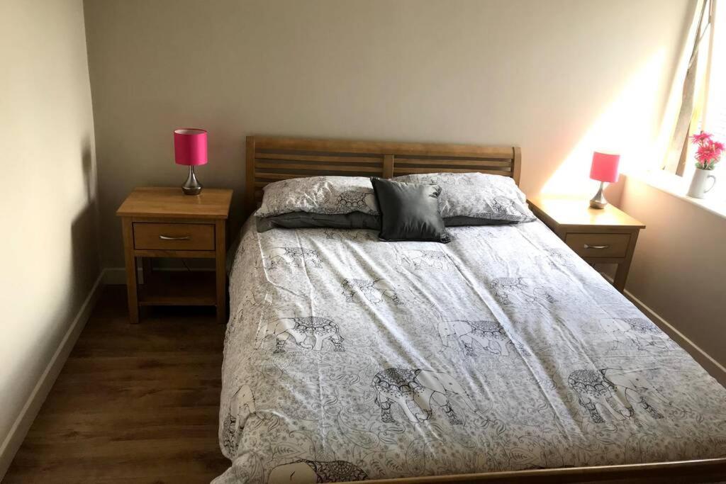 Stylish 3 Bed Apartment With Lough Atalia Views Galway Bagian luar foto